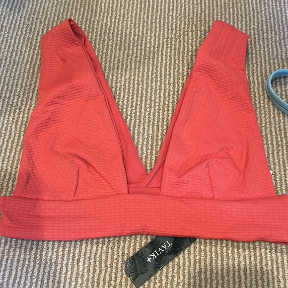 2 NWT TAVIK swim tops size large - Picture 5 of 8